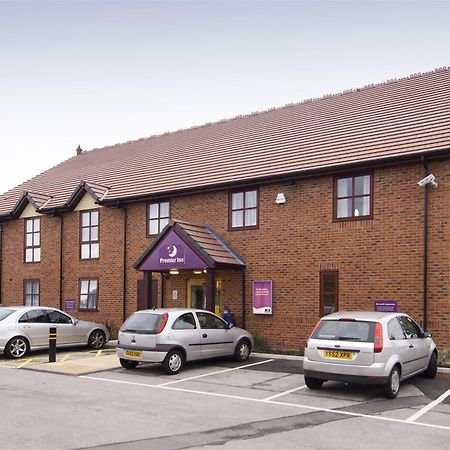 Premier Inn Crewe Central Екстер'єр фото