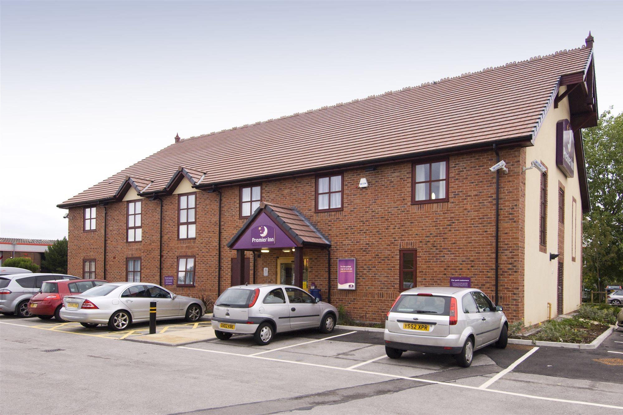 Premier Inn Crewe Central Екстер'єр фото