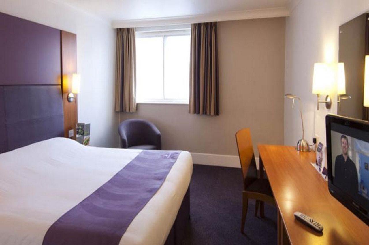 Premier Inn Crewe Central Екстер'єр фото