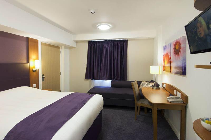 Premier Inn Crewe Central Екстер'єр фото